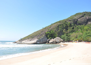 Praia de Grumari no bairro da Barra da Tijuca
